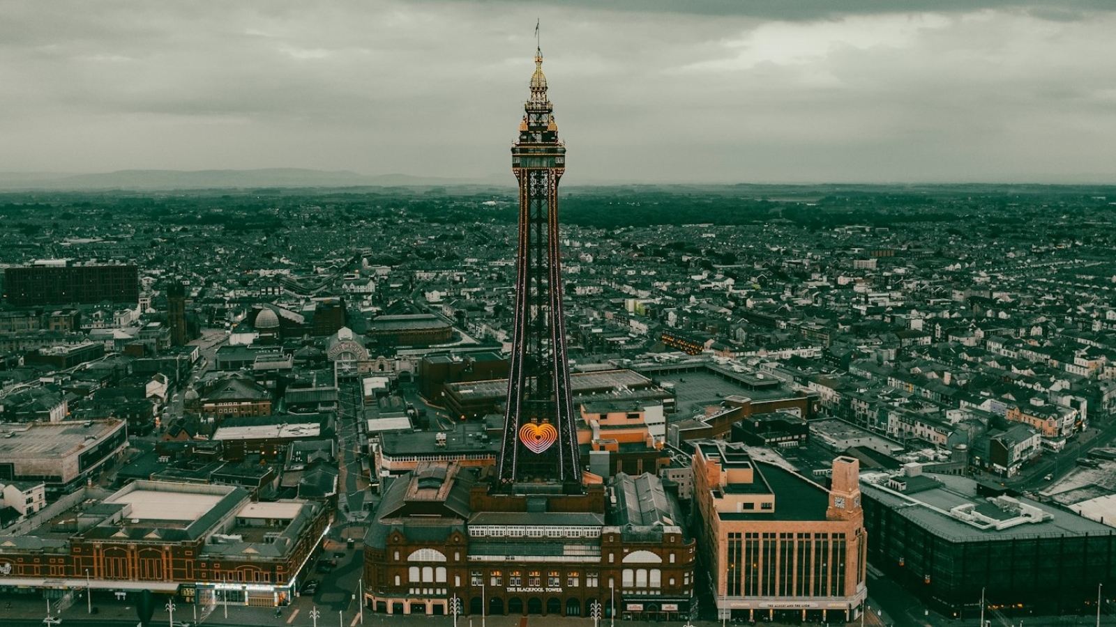 mark-mc-neill-eAEFCgv743A-unsplash